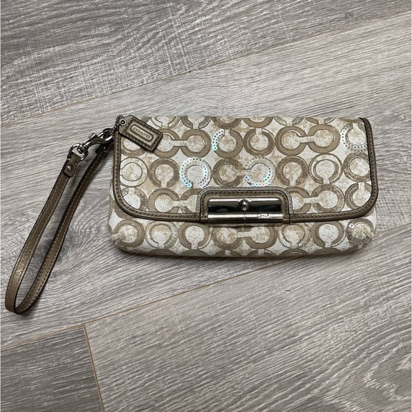 AUTHENTIC ✨COACH✨ SEQUIN ACCENTED WRISTLET - Picture 4 of 6